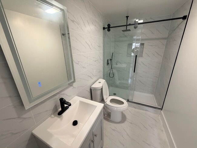 194 N Lake Ave Unit 2