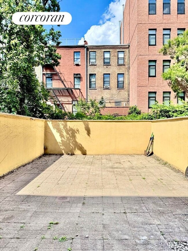 Building Photo - 321 E 119th St Rental