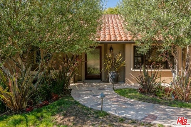 Building Photo - 9545 Dalegrove Dr