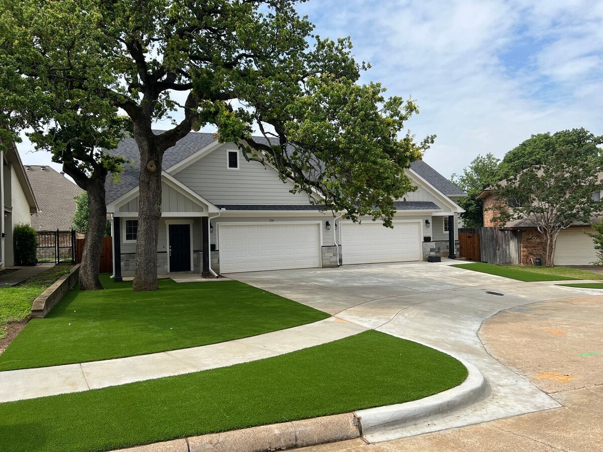 COMING SOON - WALKING DISTANCED TO BEDFORD JH - NO MOWING! - COMING SOON - WALKING DISTANCED TO BEDFORD JH - NO MOWING!