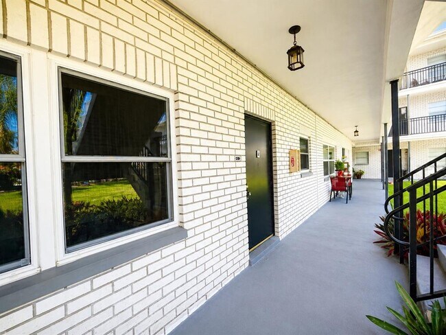 4050 4th St N Unit 115