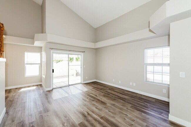 Photo - 104 Escada Ln