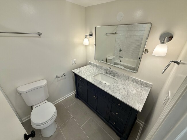 935-937 W Armitage Ave