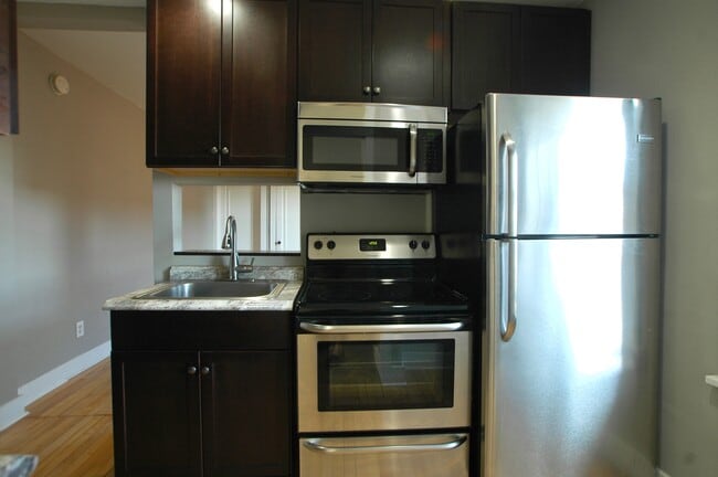 Building Photo - 108 King St Unit 301