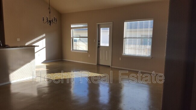 Photo - 1043 Carolyn Cove