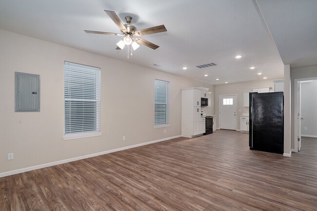 Photo - 319 S Florence Ave Unidad B