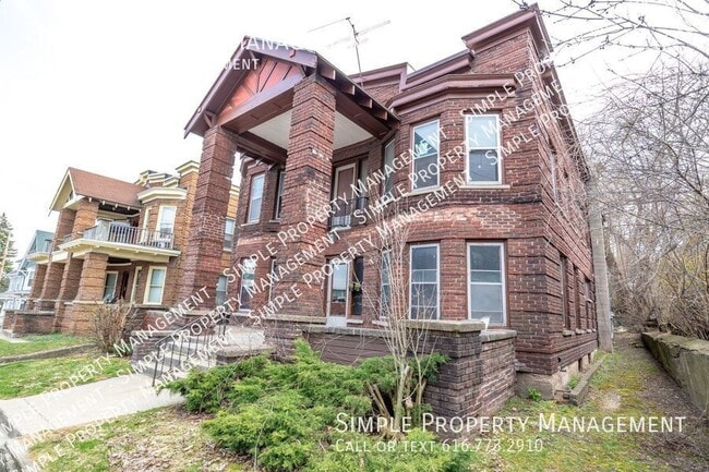 Photo - 610 Michigan St NE Unidad 2