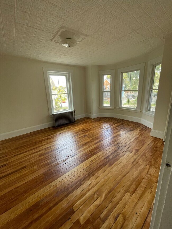 Photo - Studio Room Rentals and 2-Bedroom Units Unit 1B