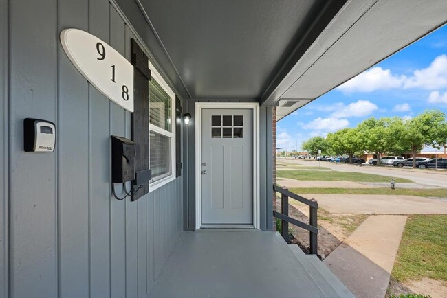 Photo - 918 E Wayne St