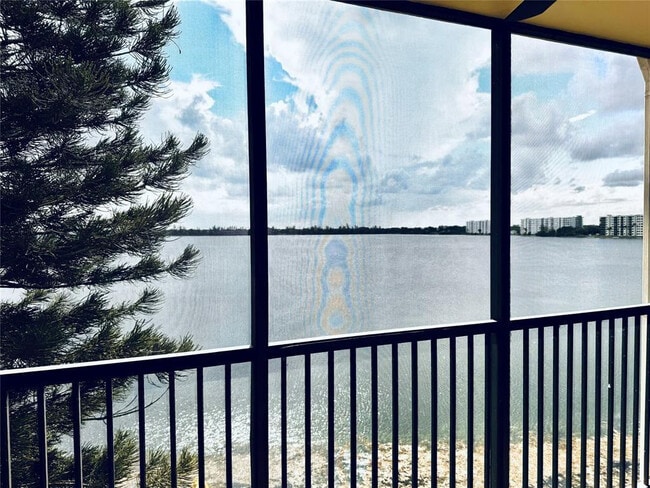 Photo - 111 Lake Emerald Dr Unidad 407
