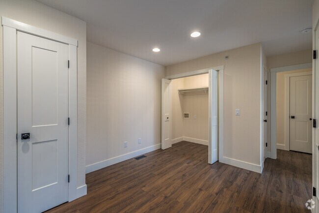 1BD 1BA Dining Area