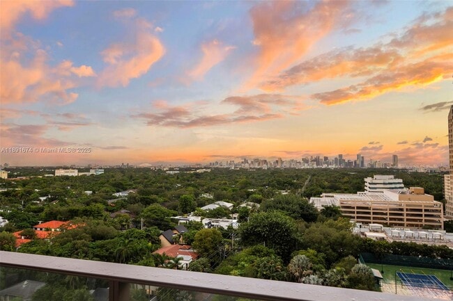 Photo - 2678 Tigertail Ave Unidad 1101