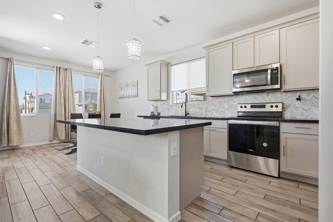 Photo - 997 S 150th Dr