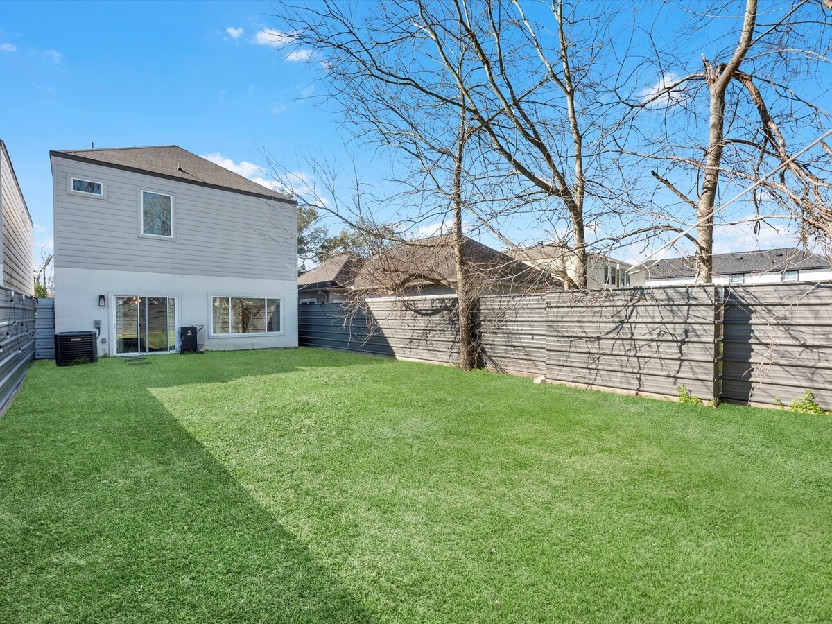 Photo - 2222 Wavell St