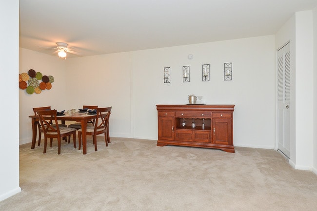 Sample Dining Room - Naamans Village Apartments