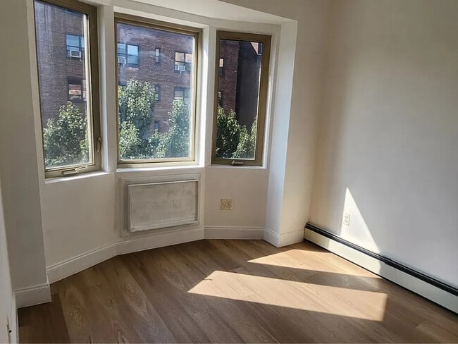 Photo - 141-33 Pershing Crescent