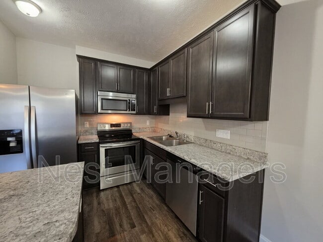 Photo - 2056 Wheeling St