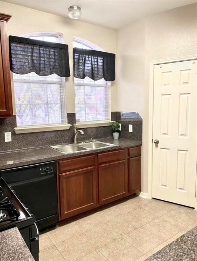 Photo - 1511 Village Townhome Dr