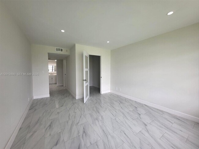 903 Cypress Terrace Unit 205
