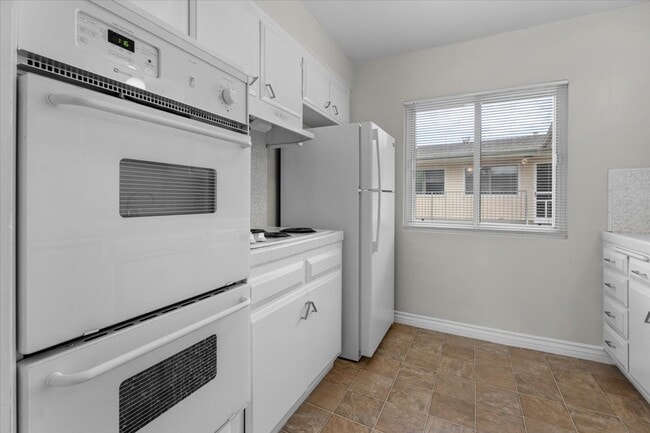 7749-7755 Saint Bernard St