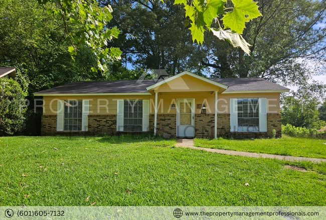 Building Photo - Cute, Comfortable on a Circle