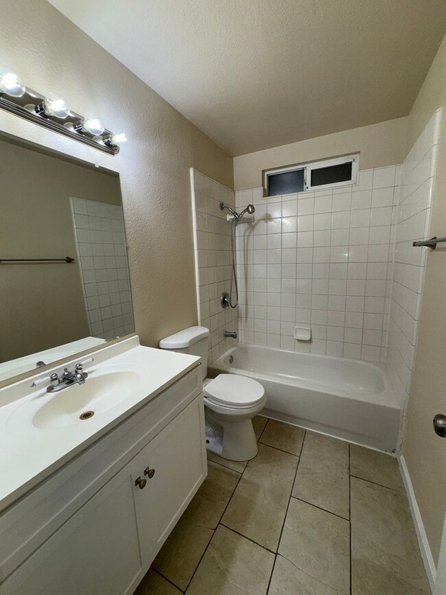 Photo - Enfield Street Unidad 5815 Enfield