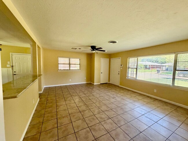Photo - Move-In Ready in Shreveport - Anderson Island Subdivision - 3 br 1.5 ba home for lease