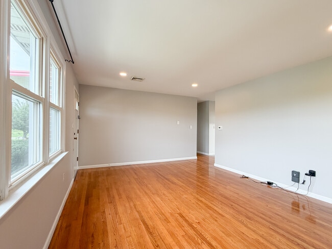 Photo - 1435 Bowmansville Rd
