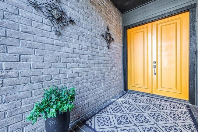 Photo - 8800 Woodway Dr Unit 6