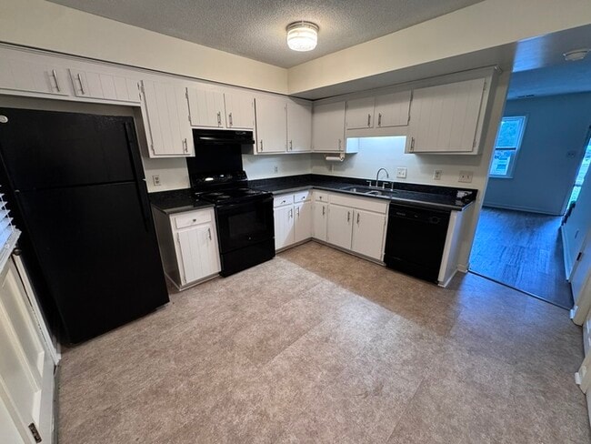 Photo - Adorable 2 bed 1 bath townhome! Short Dist...