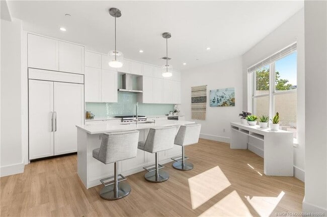 Photo - 55 SE Seminole St