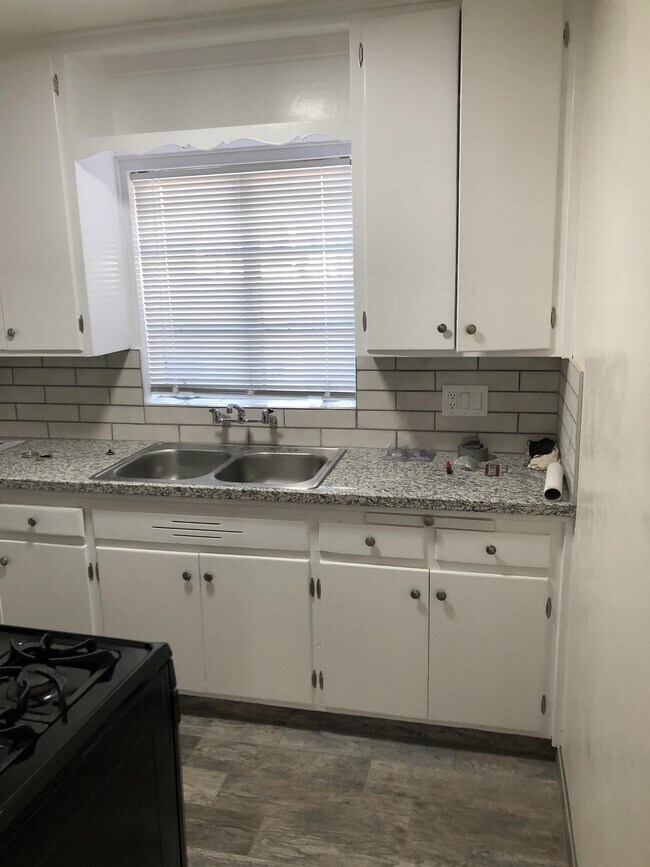 Photo - 1039 E 9th St