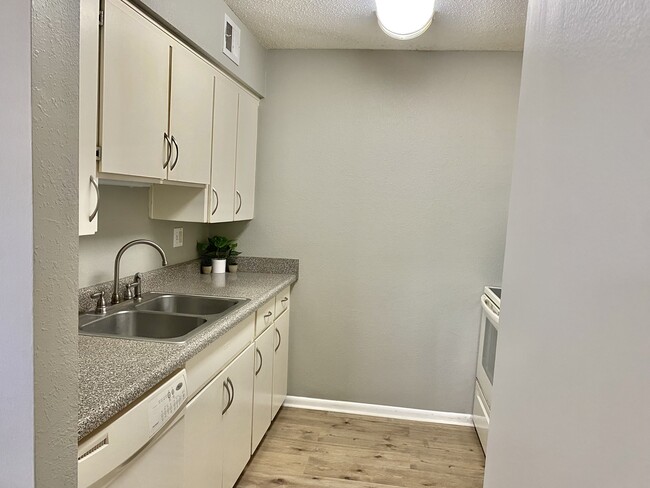 Photo - 6202 Robinson St Unit Condo