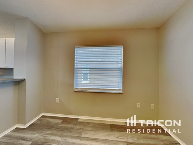 Photo - 2118 Deerfield Dr