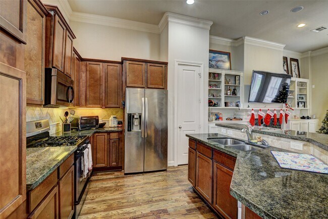 Photo - 2803 Sherwin St