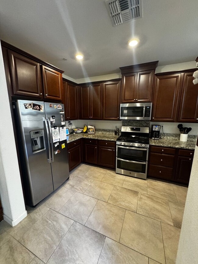 Photo - 2 STORY HOME WITH SOLAR IN WEST ROSEVILLE!