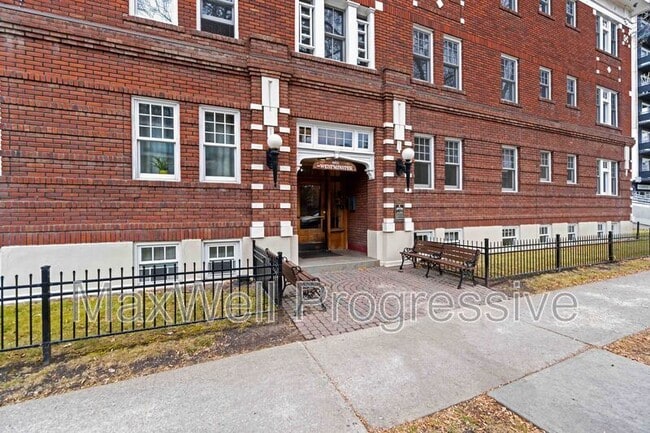 Building Photo - 9955-9114 114 St NW Unit 201
