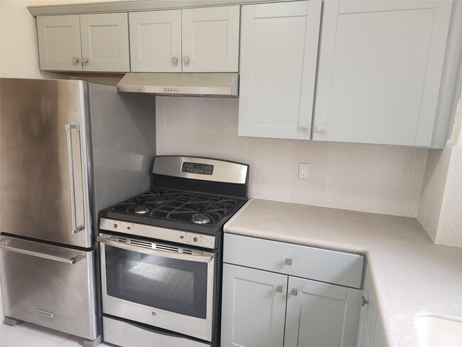 Photo - 1300 E 39th St Apartment