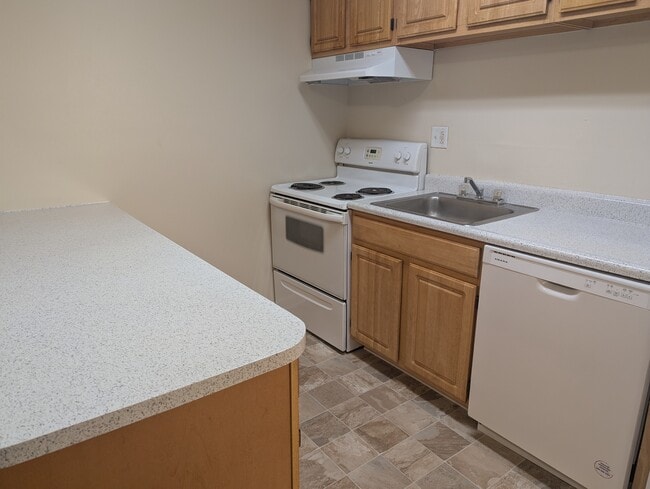 Kitchen - Quantico Court