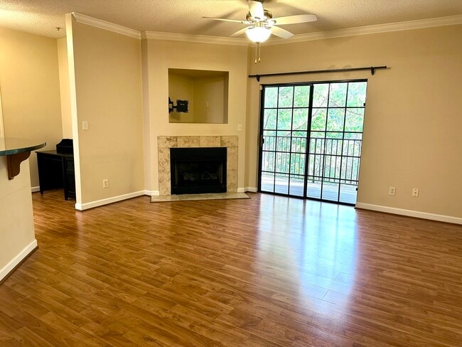 Photo - 208 Sterling Oaks Dr