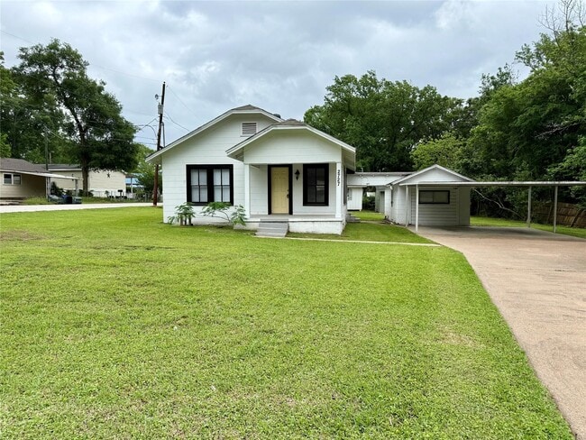 Building Photo - 2727 Old Houston Rd
