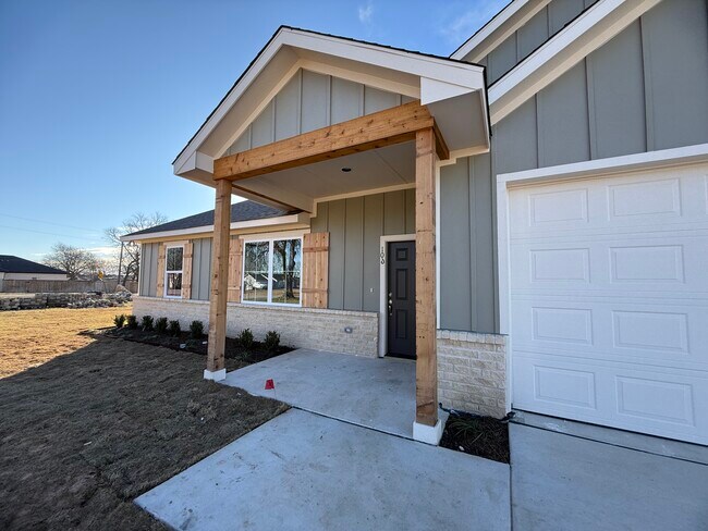 Photo - 106 Kirkland St