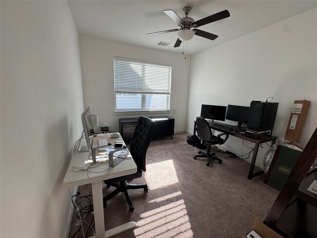 Photo - 902 W 20th St