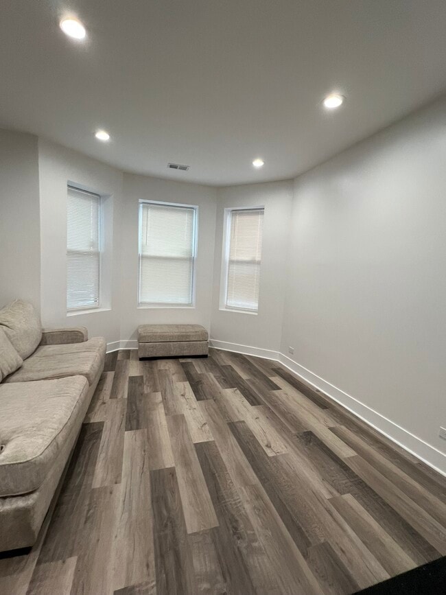 Photo - 3626 W Grenshaw St Unit 1