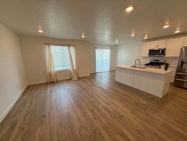 Photo - 3766 W 930 N