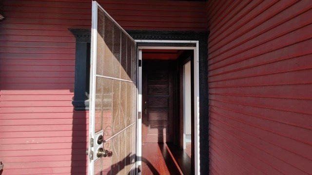 front of house - 3334 Elmwood Ave Unit Elmwood upstairs