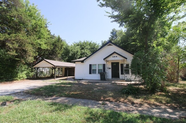 Photo - Recently Remodeled 3 Bed 2 Bath!