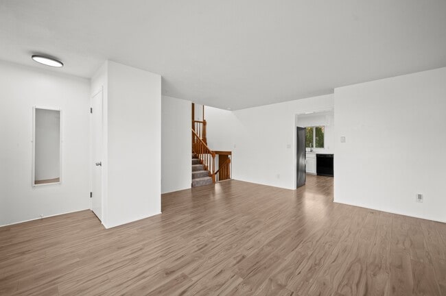 Photo - 1332 W Glenlord Rd