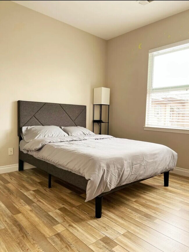 Photo - 425 S Meadowbrook Dr