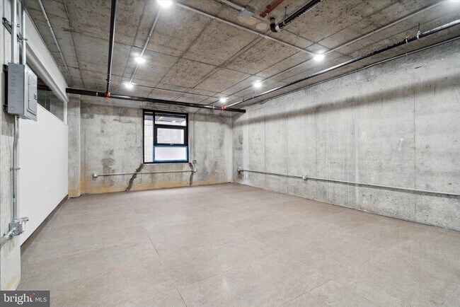 Photo - 1810 E Venango St Unidad LL REAR